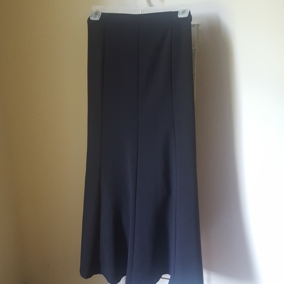 East 5th 💙Black Maxi Skirt - Picture 2 of 4